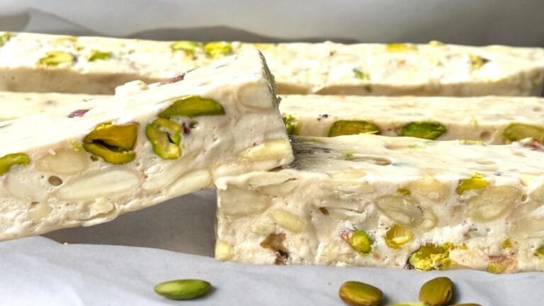 طروني بالمكسرات