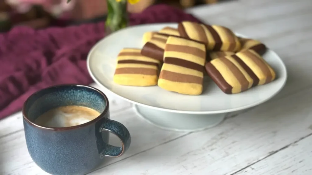 كوكيز زبدة منقوش ذهبي ومقرمش